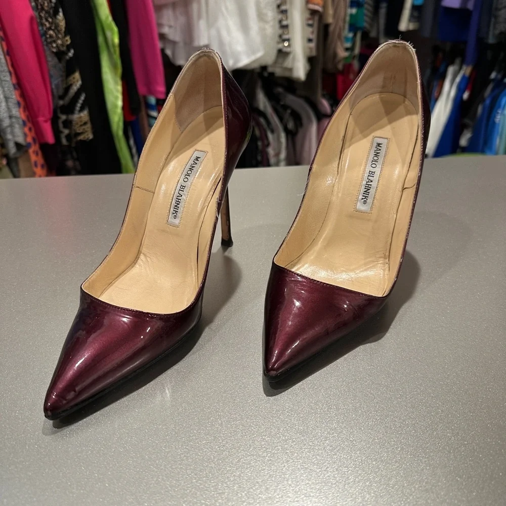 Manolo Blahnik burgundy pumps - Picture 2 of 7